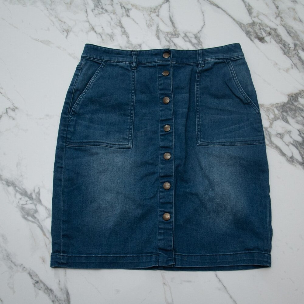 L.L. Bean Signature Ladies Denim Button Down Skirt Size 8
